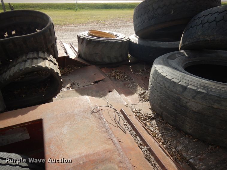 image for item IO9538 2001 Trail King TK80RG-483  equipment trailer