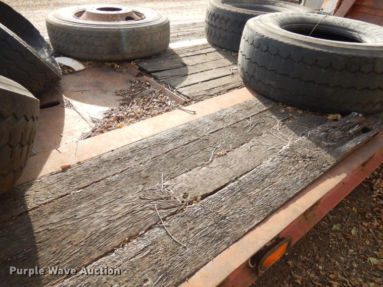 image for item IO9538 2001 Trail King TK80RG-483  equipment trailer