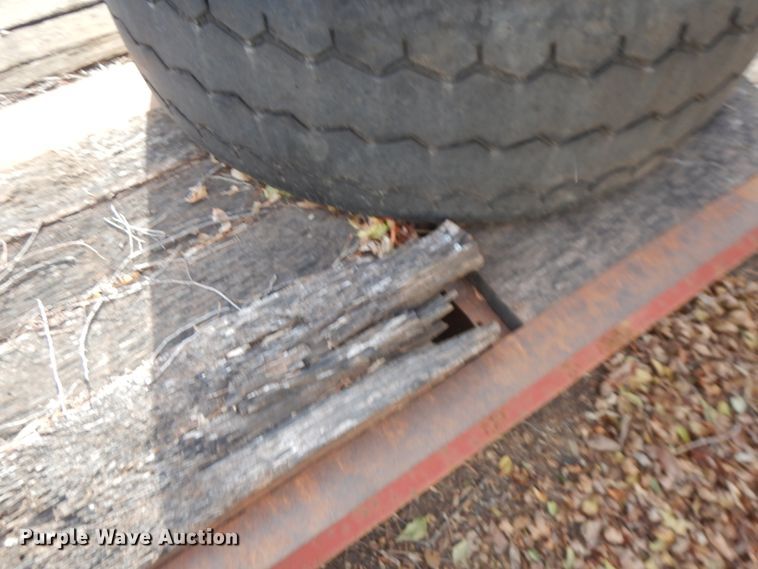 image for item IO9538 2001 Trail King TK80RG-483  equipment trailer