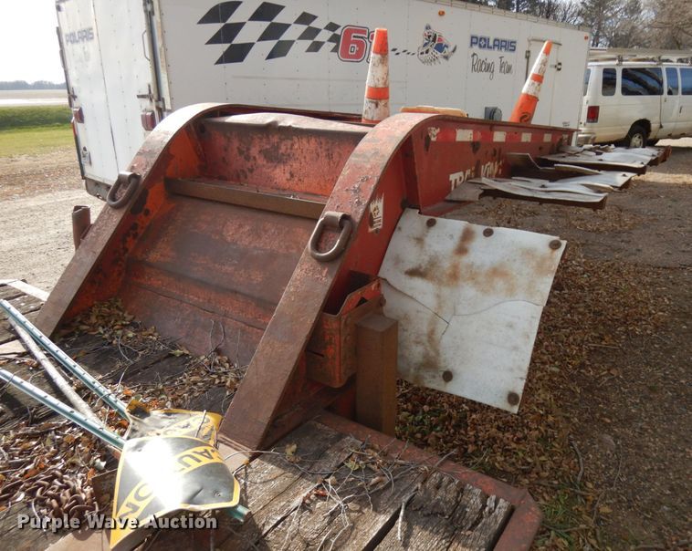 image for item IO9538 2001 Trail King TK80RG-483  equipment trailer