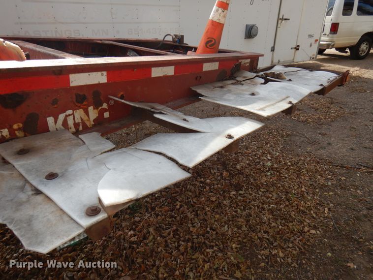 image for item IO9538 2001 Trail King TK80RG-483  equipment trailer