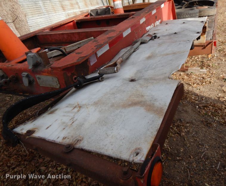 image for item IO9538 2001 Trail King TK80RG-483  equipment trailer