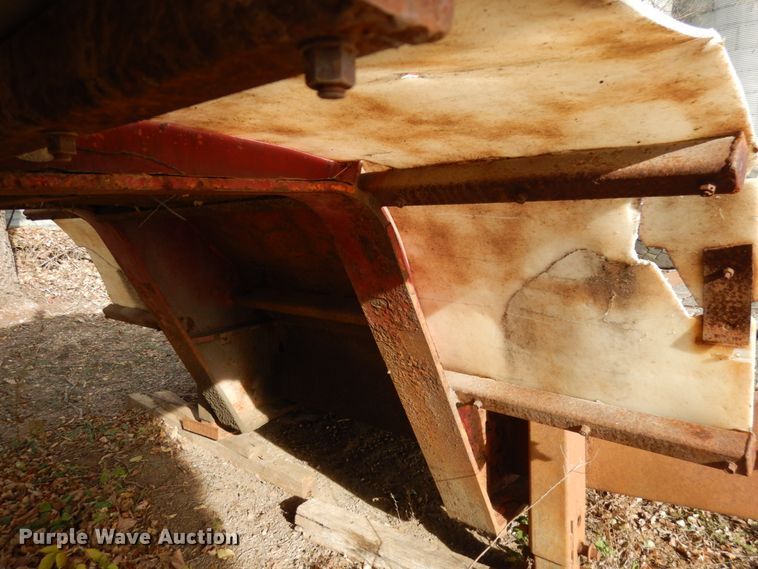 image for item IO9538 2001 Trail King TK80RG-483  equipment trailer