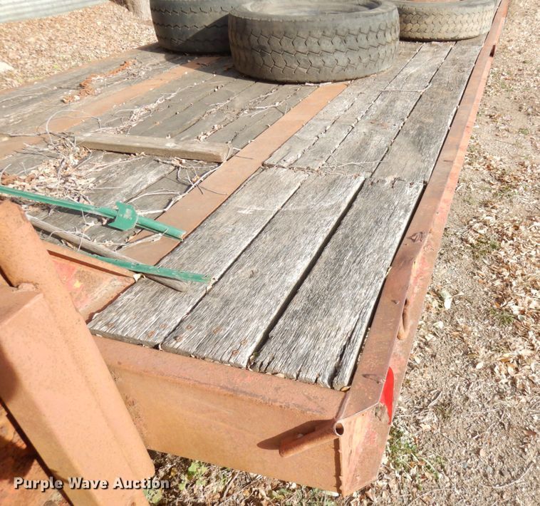 image for item IO9538 2001 Trail King TK80RG-483  equipment trailer