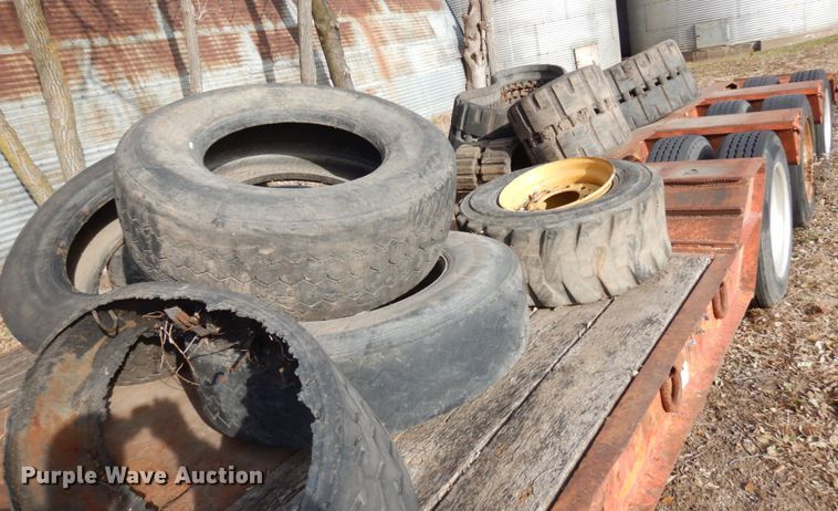 image for item IO9538 2001 Trail King TK80RG-483  equipment trailer