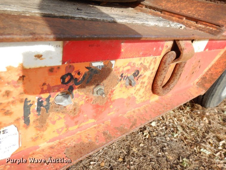 image for item IO9538 2001 Trail King TK80RG-483  equipment trailer