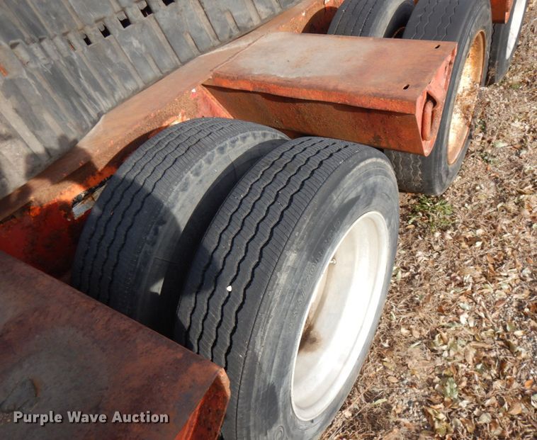 image for item IO9538 2001 Trail King TK80RG-483  equipment trailer