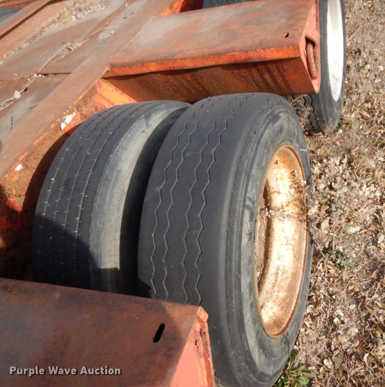 image for item IO9538 2001 Trail King TK80RG-483  equipment trailer