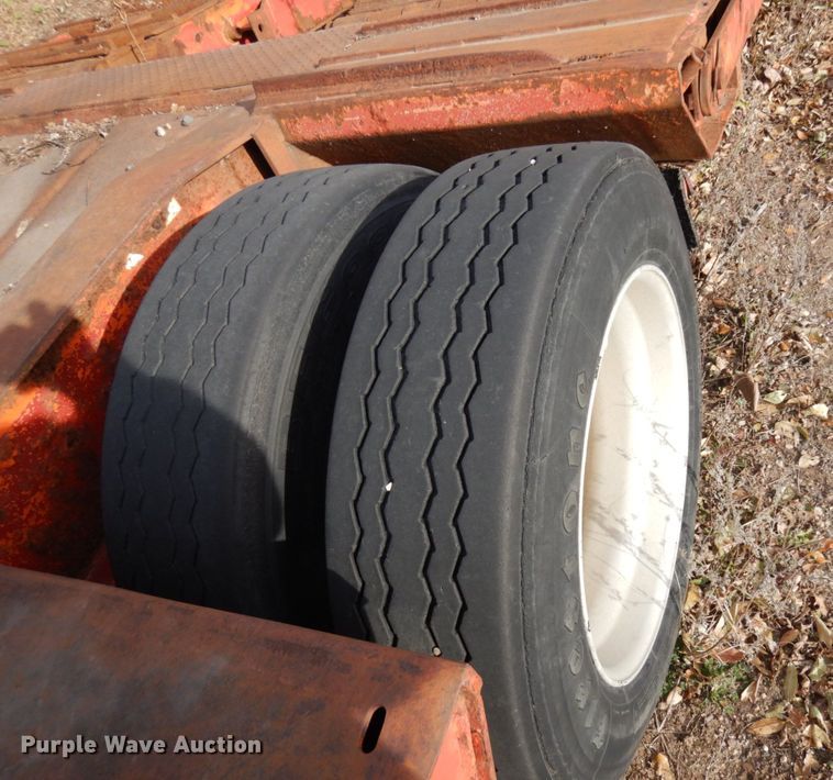 image for item IO9538 2001 Trail King TK80RG-483  equipment trailer