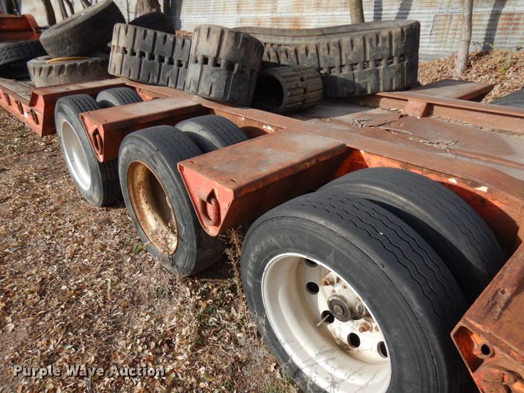 image for item IO9538 2001 Trail King TK80RG-483  equipment trailer