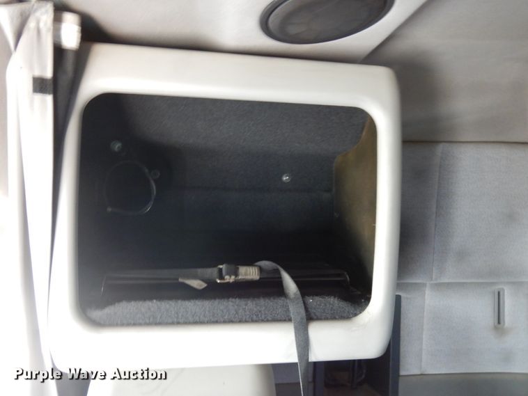 image for item IO9556 1999 Volvo VN  semi truck