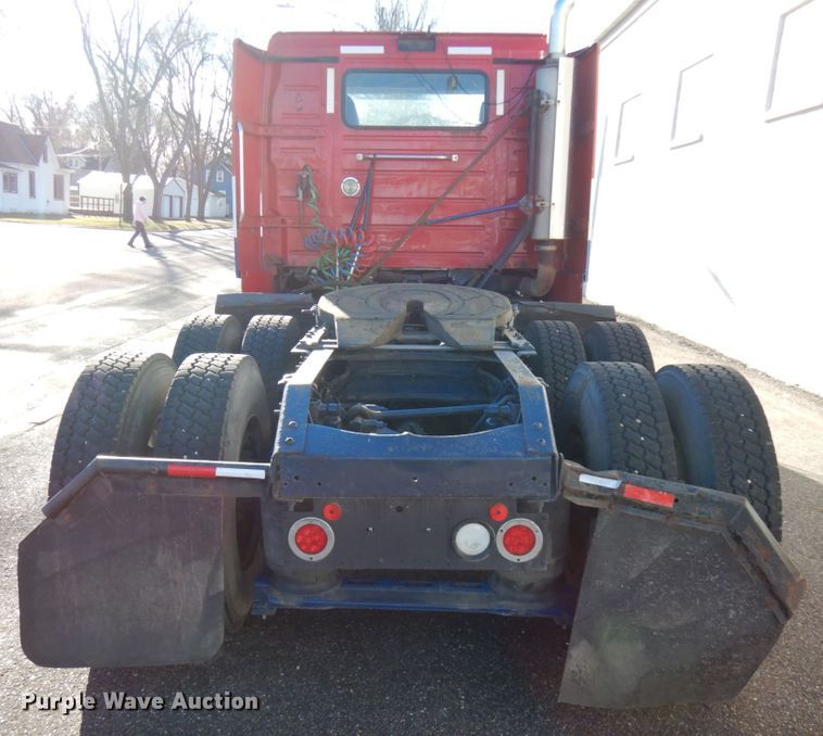 image for item IO9584 1999 Volvo VN  semi truck