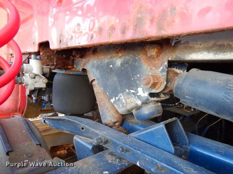 image for item IO9584 1999 Volvo VN  semi truck