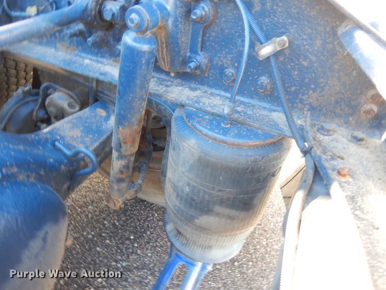 image for item IO9584 1999 Volvo VN  semi truck