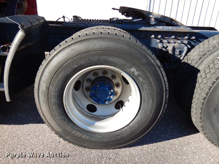 image for item IO9584 1999 Volvo VN  semi truck