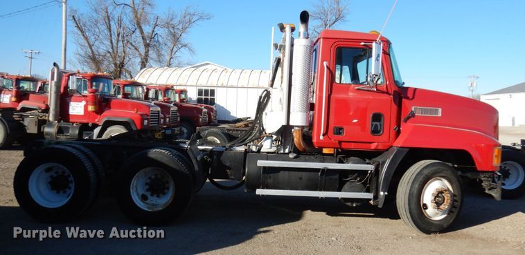 image for item IO9607 1998 Mack CH613  semi truck