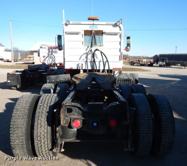 image for item IO9607 1998 Mack CH613  semi truck