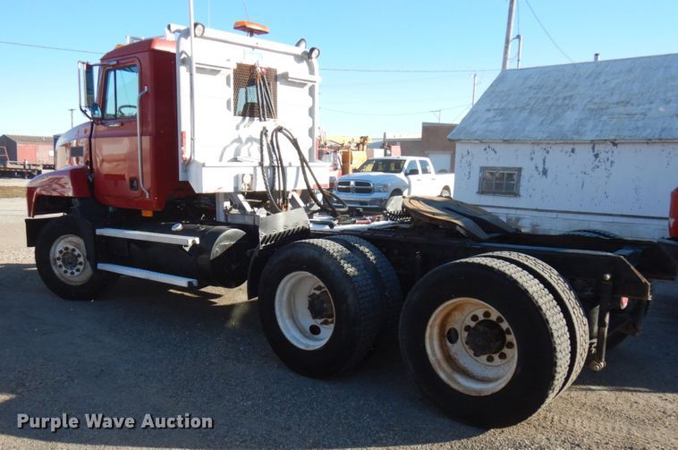 image for item IO9607 1998 Mack CH613  semi truck