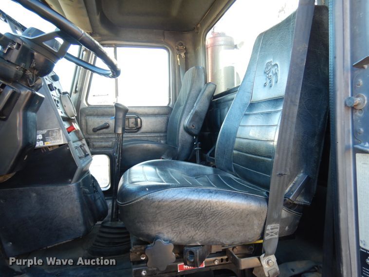 image for item IO9607 1998 Mack CH613  semi truck