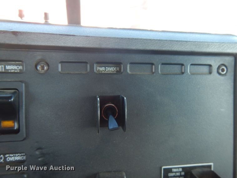 image for item IO9607 1998 Mack CH613  semi truck