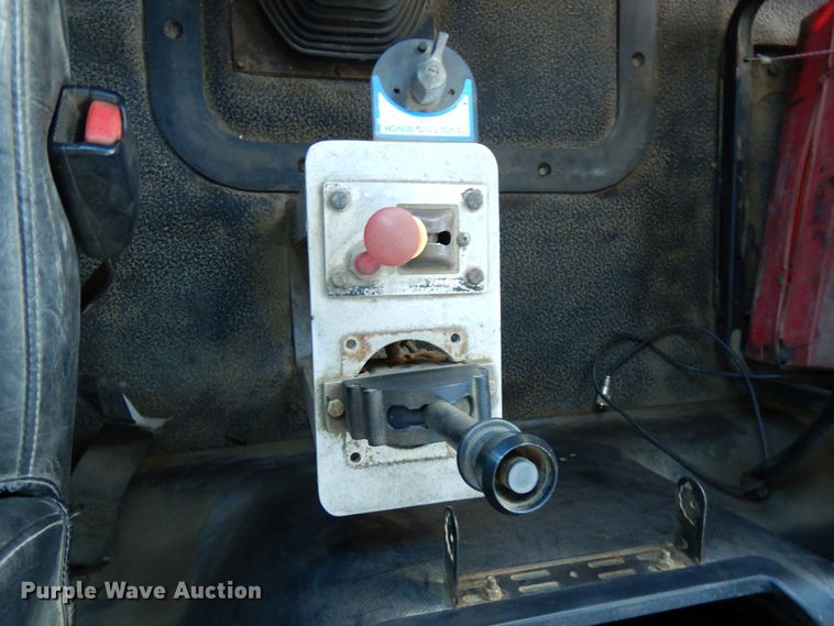 image for item IO9607 1998 Mack CH613  semi truck