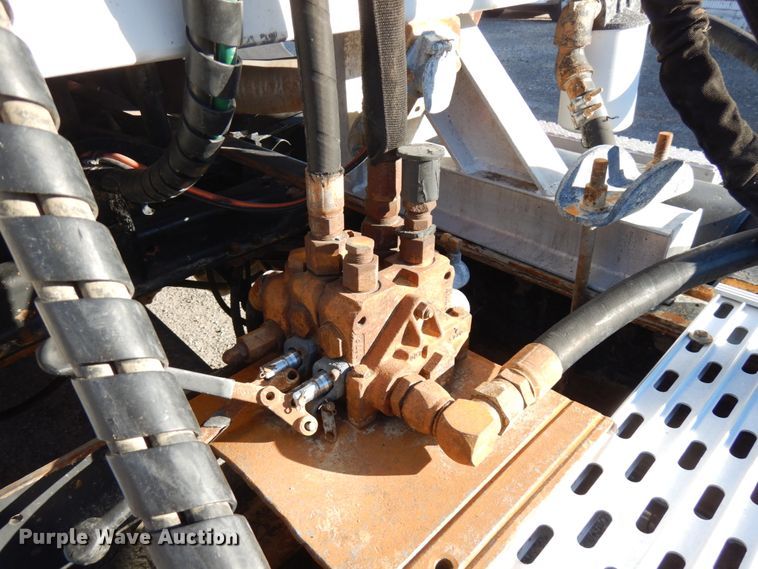 image for item IO9607 1998 Mack CH613  semi truck