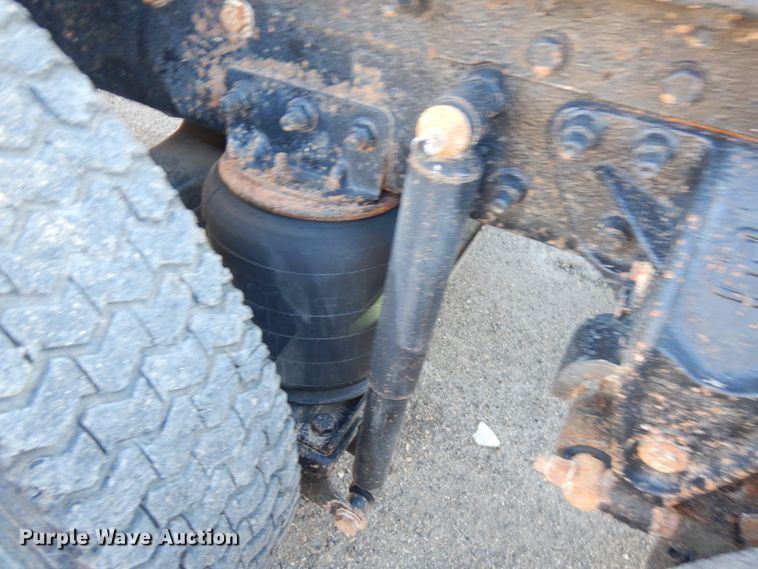 image for item IO9607 1998 Mack CH613  semi truck