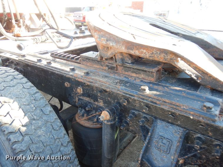 image for item IO9607 1998 Mack CH613  semi truck