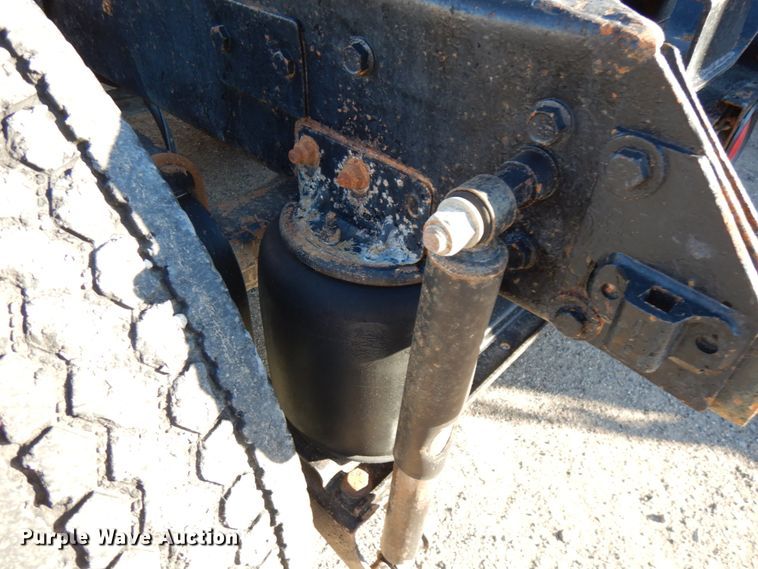 image for item IO9607 1998 Mack CH613  semi truck