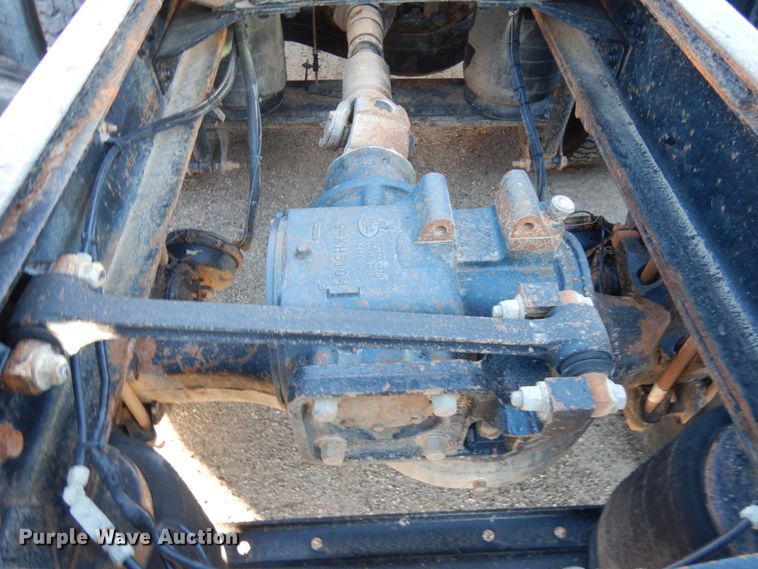 image for item IO9607 1998 Mack CH613  semi truck