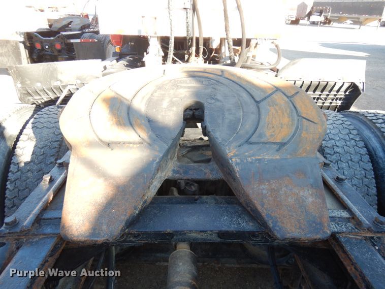 image for item IO9607 1998 Mack CH613  semi truck