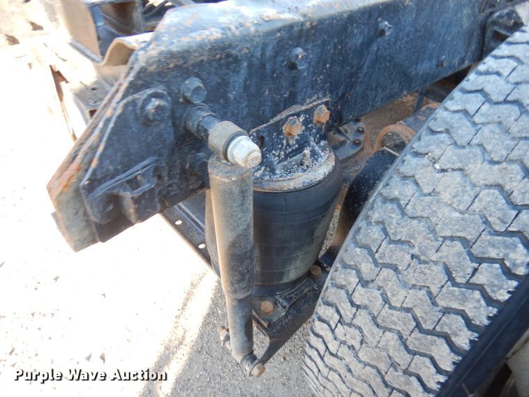 image for item IO9607 1998 Mack CH613  semi truck