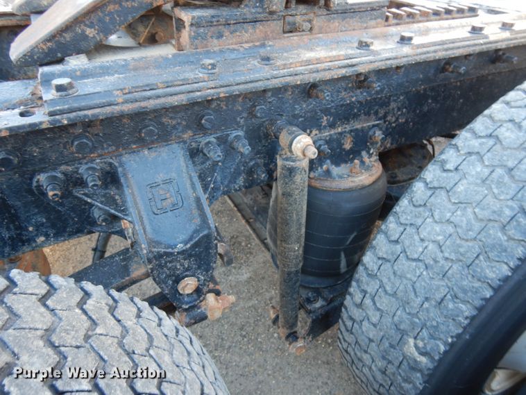 image for item IO9607 1998 Mack CH613  semi truck