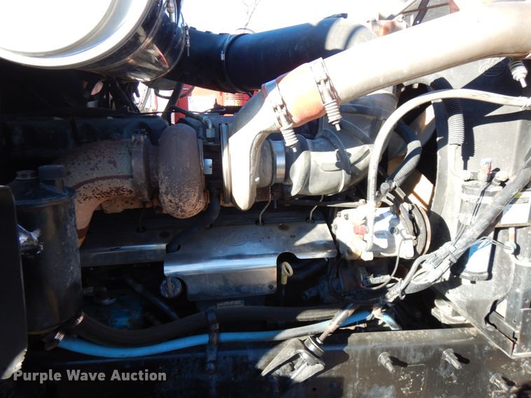 image for item IO9607 1998 Mack CH613  semi truck