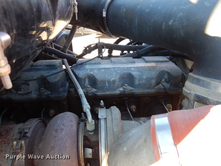 image for item IO9607 1998 Mack CH613  semi truck