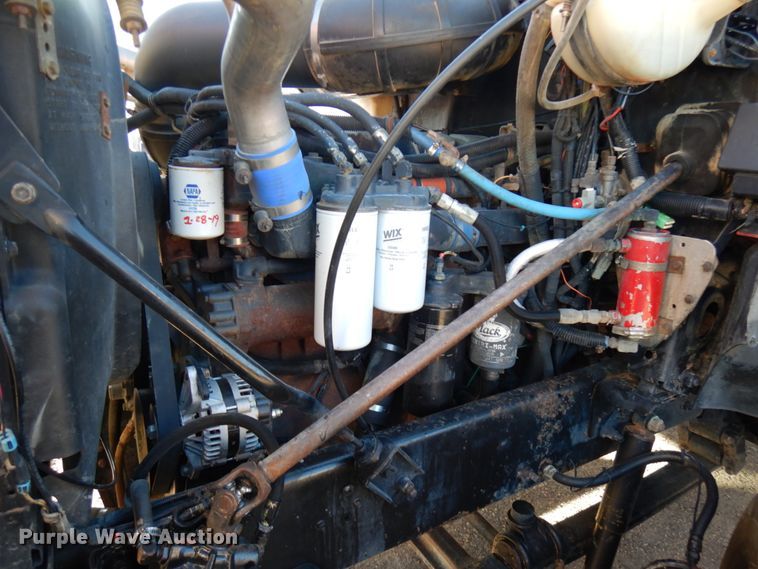 image for item IO9607 1998 Mack CH613  semi truck