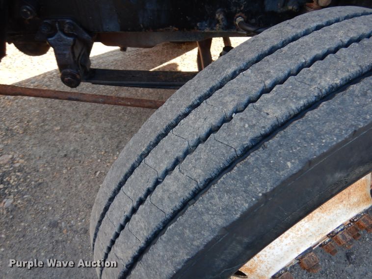 image for item IO9607 1998 Mack CH613  semi truck