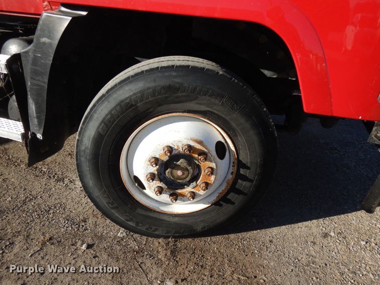 image for item IO9607 1998 Mack CH613  semi truck