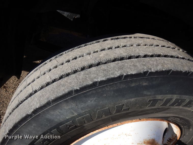 image for item IO9607 1998 Mack CH613  semi truck