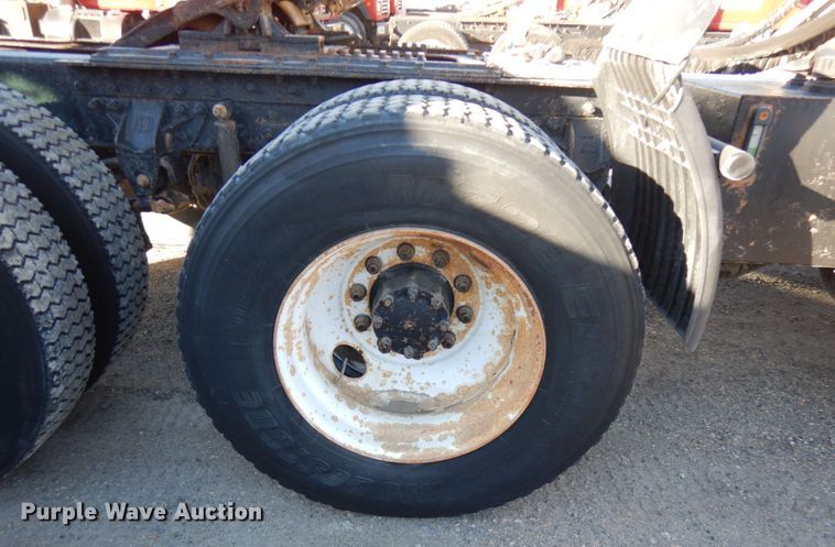 image for item IO9607 1998 Mack CH613  semi truck