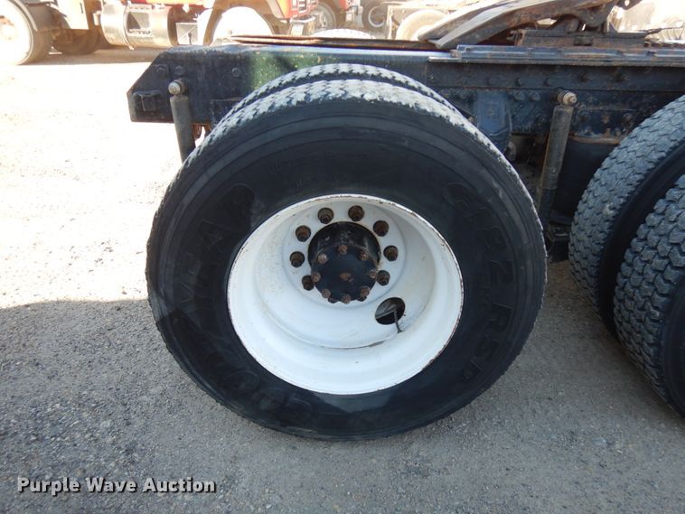 image for item IO9607 1998 Mack CH613  semi truck