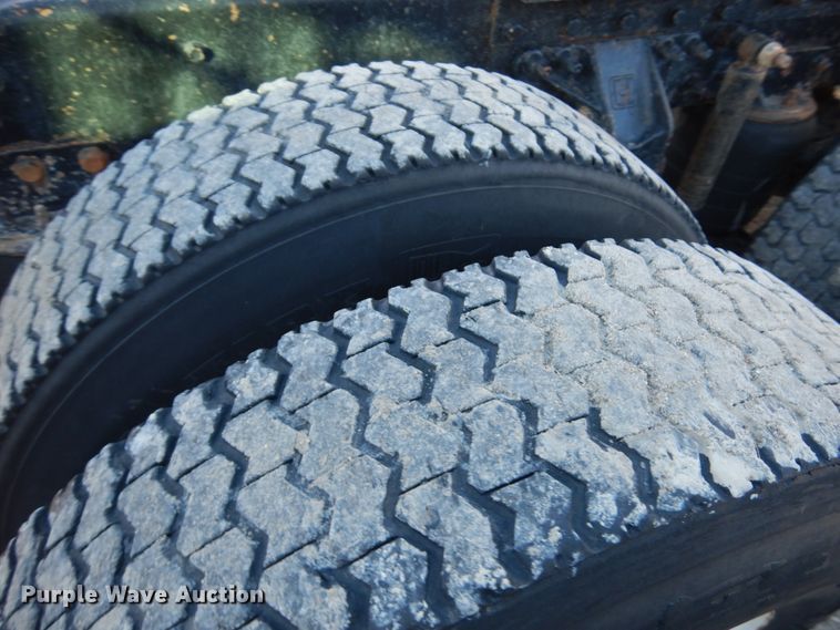 image for item IO9607 1998 Mack CH613  semi truck