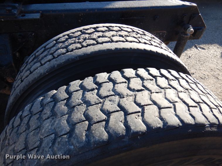 image for item IO9607 1998 Mack CH613  semi truck