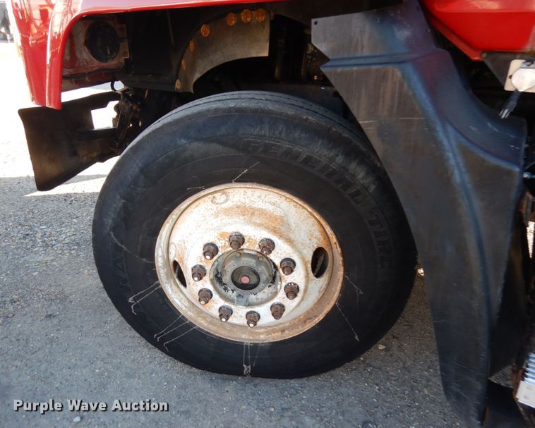 image for item IO9607 1998 Mack CH613  semi truck