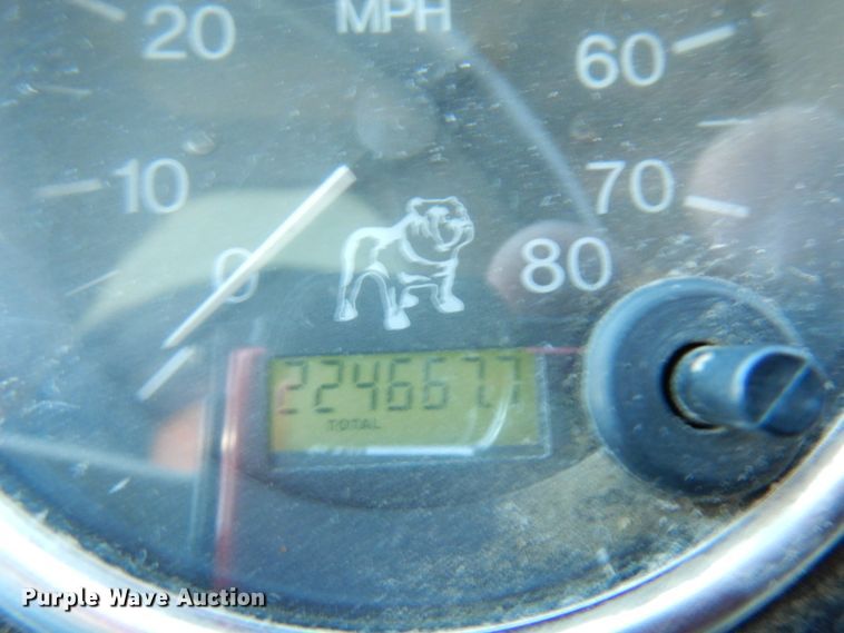 image for item IO9608 2002 Mack RD690S  semi truck