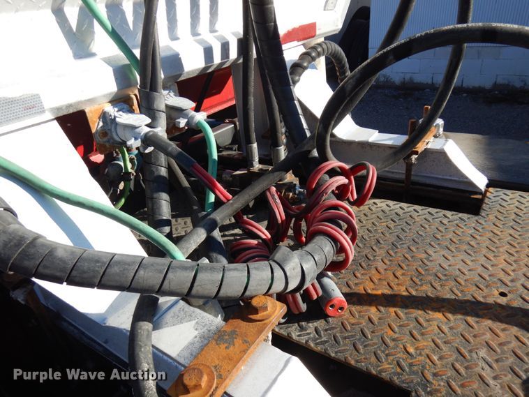 image for item IO9608 2002 Mack RD690S  semi truck