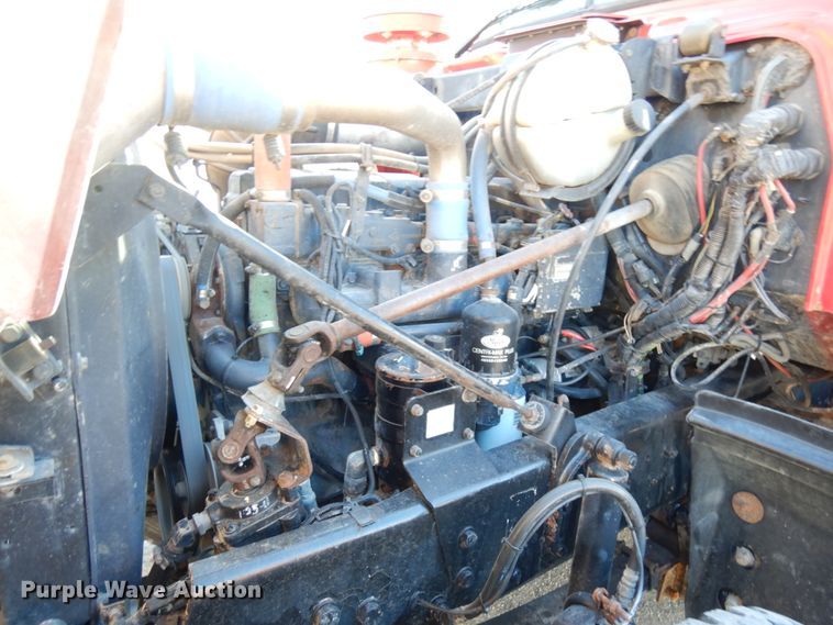 image for item IO9608 2002 Mack RD690S  semi truck