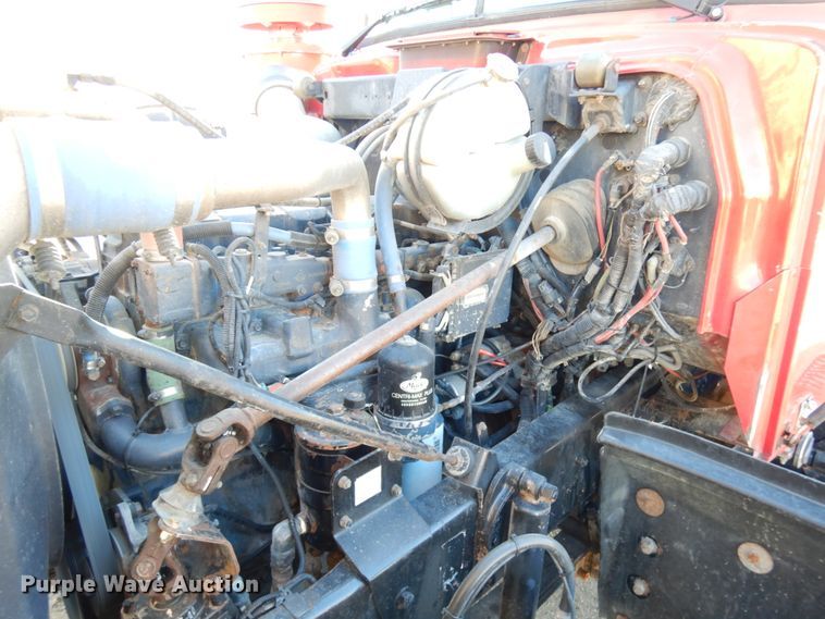 image for item IO9608 2002 Mack RD690S  semi truck