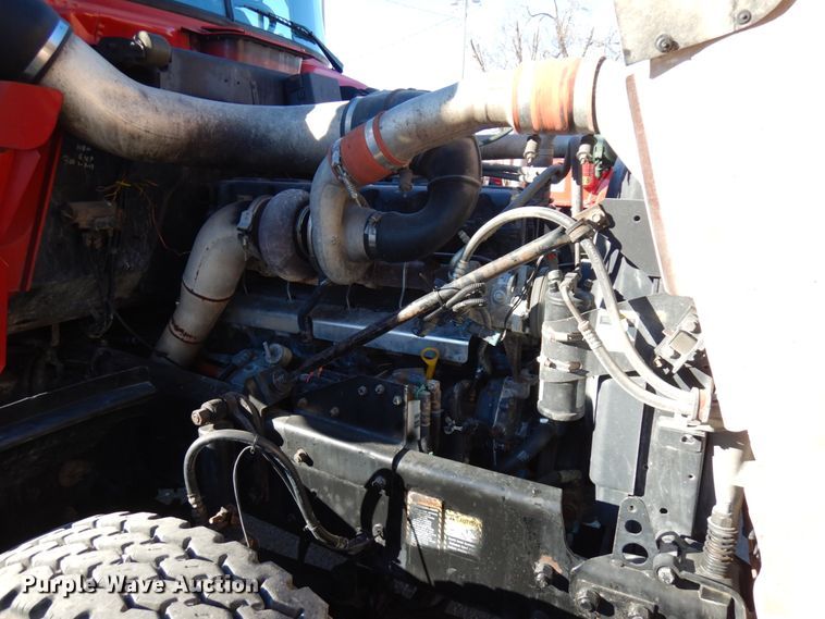 image for item IO9608 2002 Mack RD690S  semi truck