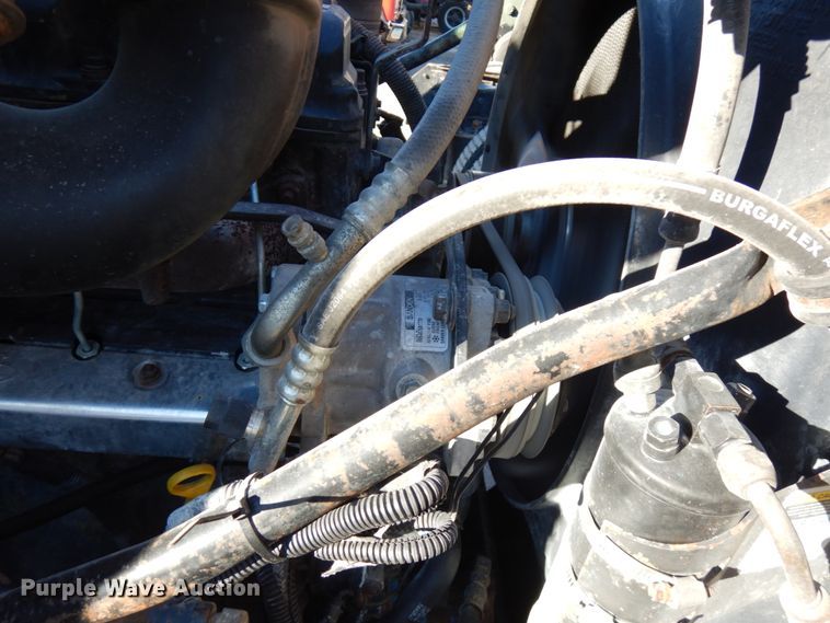 image for item IO9608 2002 Mack RD690S  semi truck